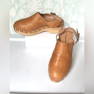 Kelsi Dagger Brooklyn Warehouse Clogs Leather Slingback in Peanut Size 7 NWOB